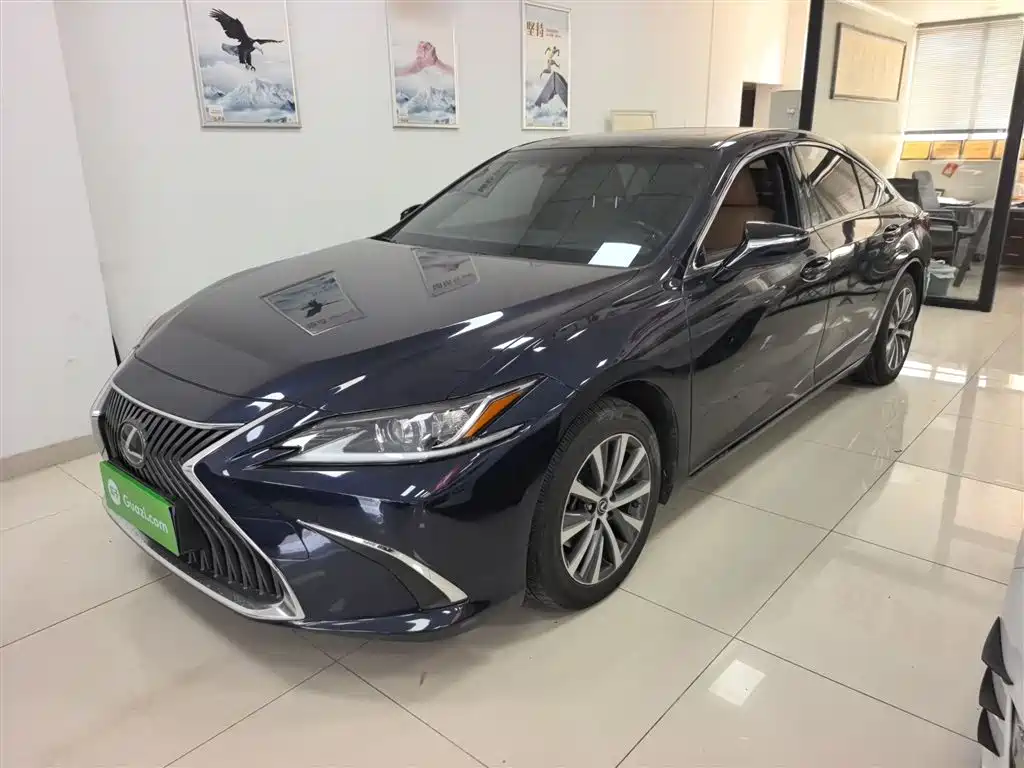 Lexus ES 2020