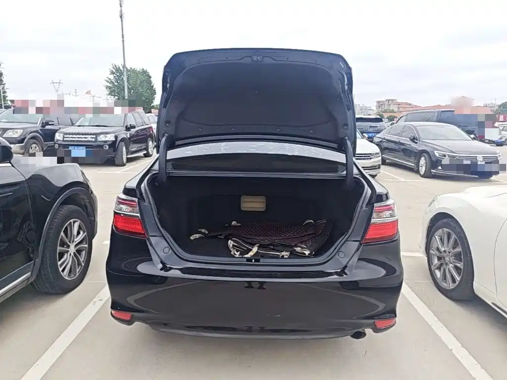 Toyota Camry — миниатюра 19