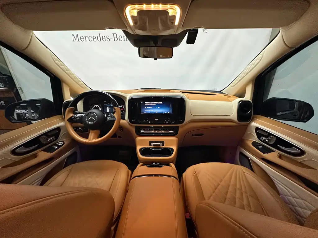 Mercedes-Benz Vito 2024 2.0T Elite 7 мест