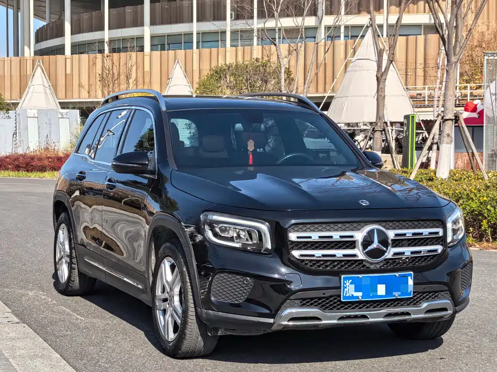 MERCEDES-BENZ GLB