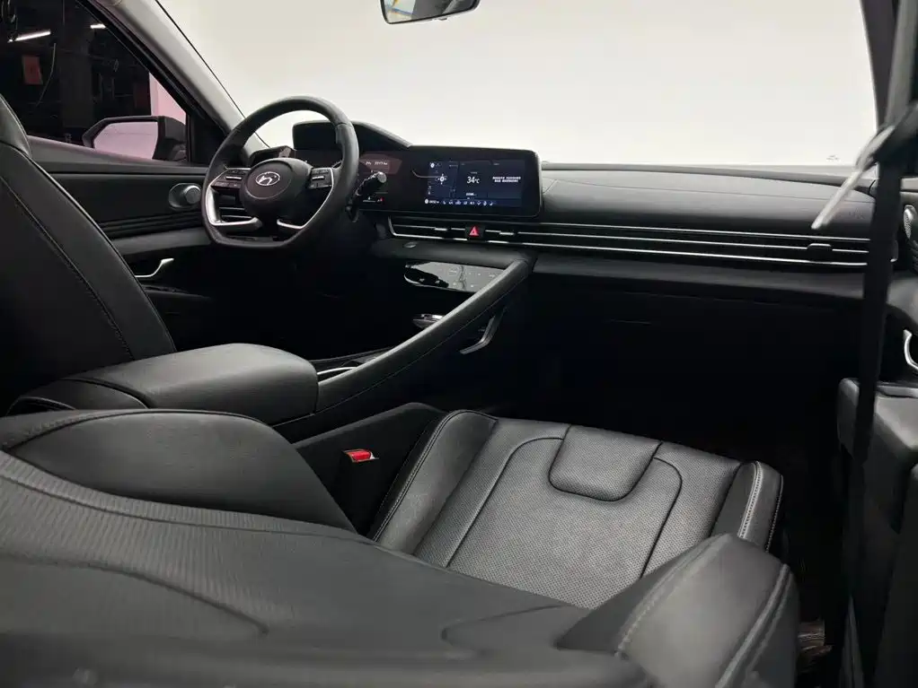 Hyundai Elantra — миниатюра 18