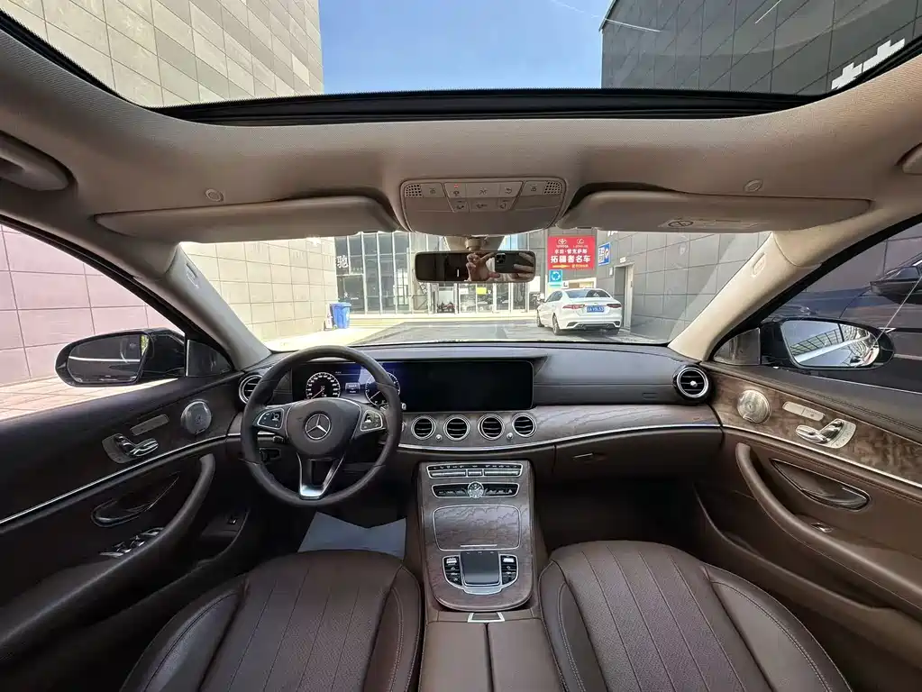 Mercedes-Benz E-Class — миниатюра 5