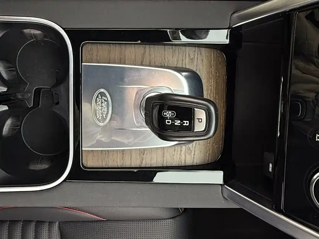 LAND ROVER DISCOVER SPORTS