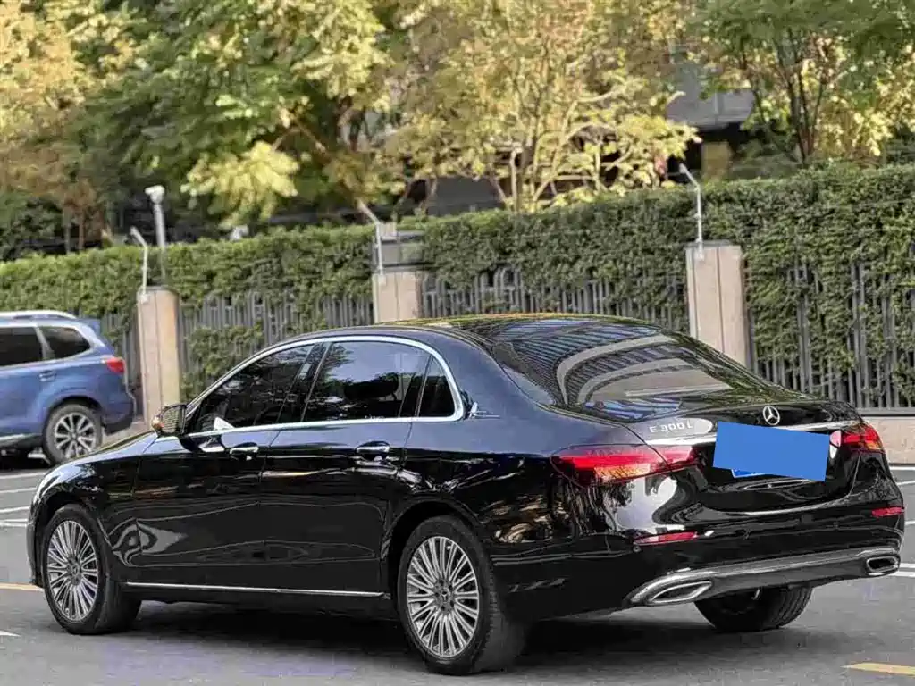 Mercedes-Benz E-Class — миниатюра 3