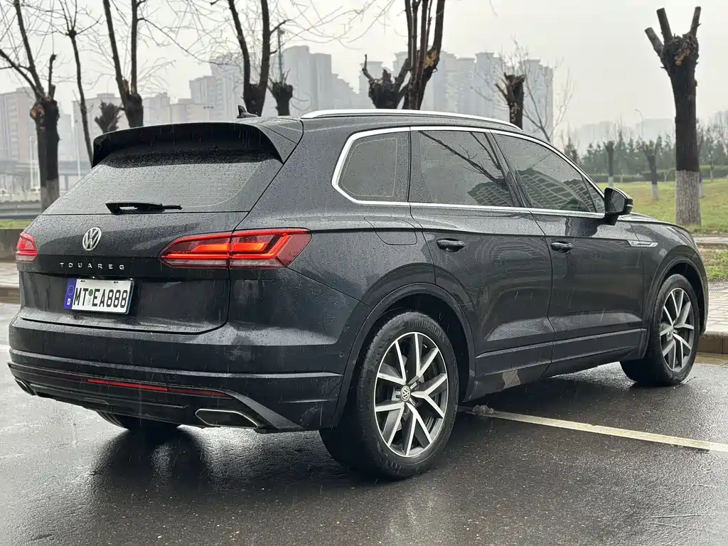 VOLKSWAGEN TOUAREG