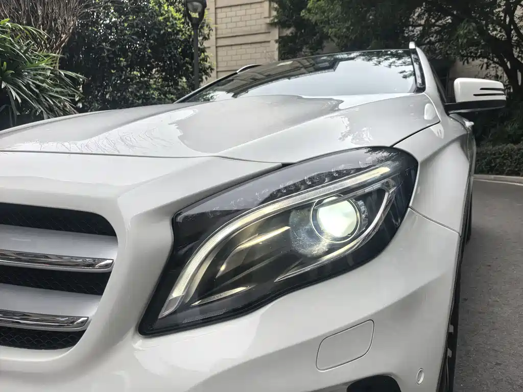 MERCEDES-BENZ GLA