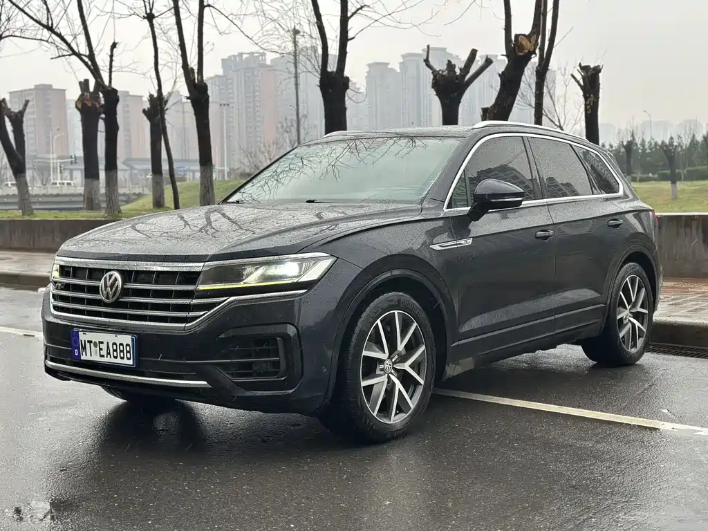 VOLKSWAGEN TOUAREG
