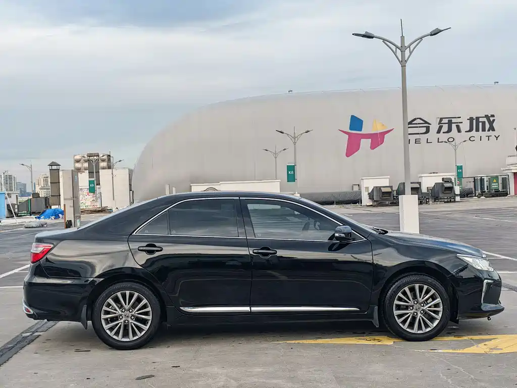 Toyota Camry 2016 2.5G Luxury