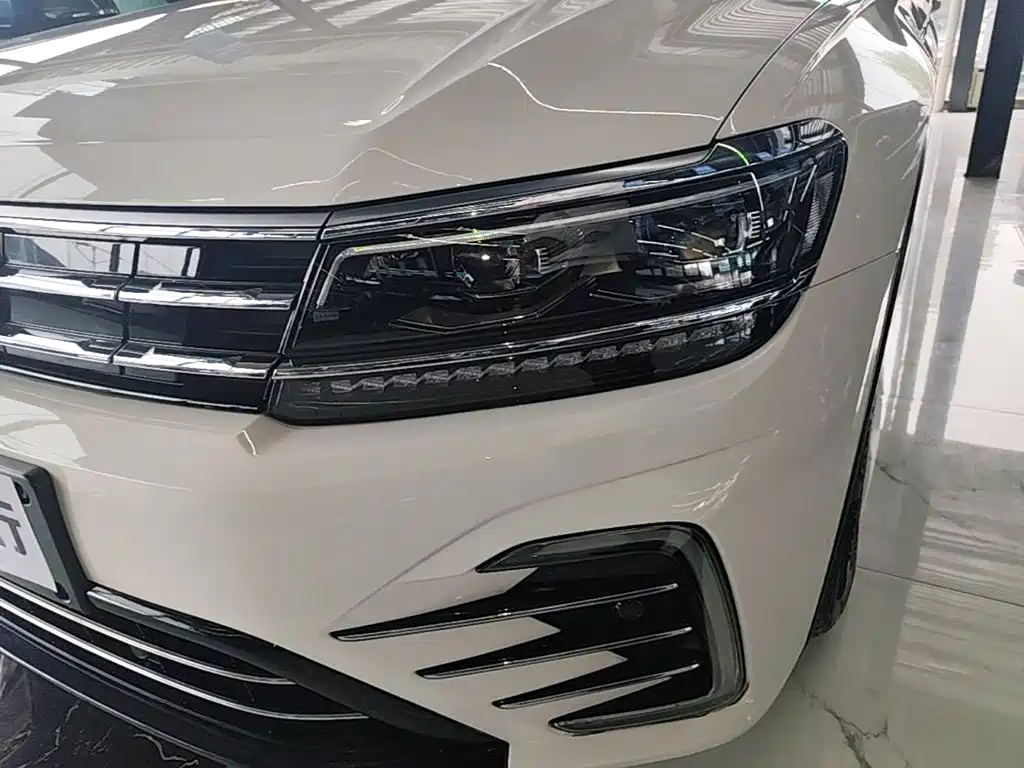 Volkswagen Tiguan L PHEV — миниатюра 24