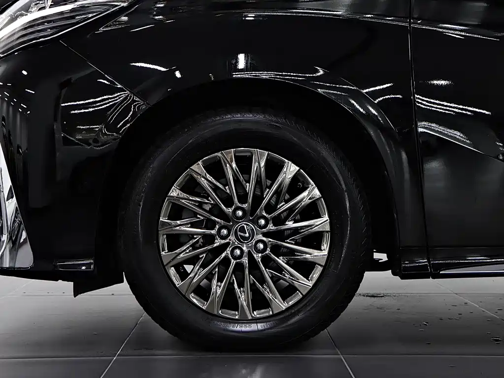 Lexus LM — миниатюра 8
