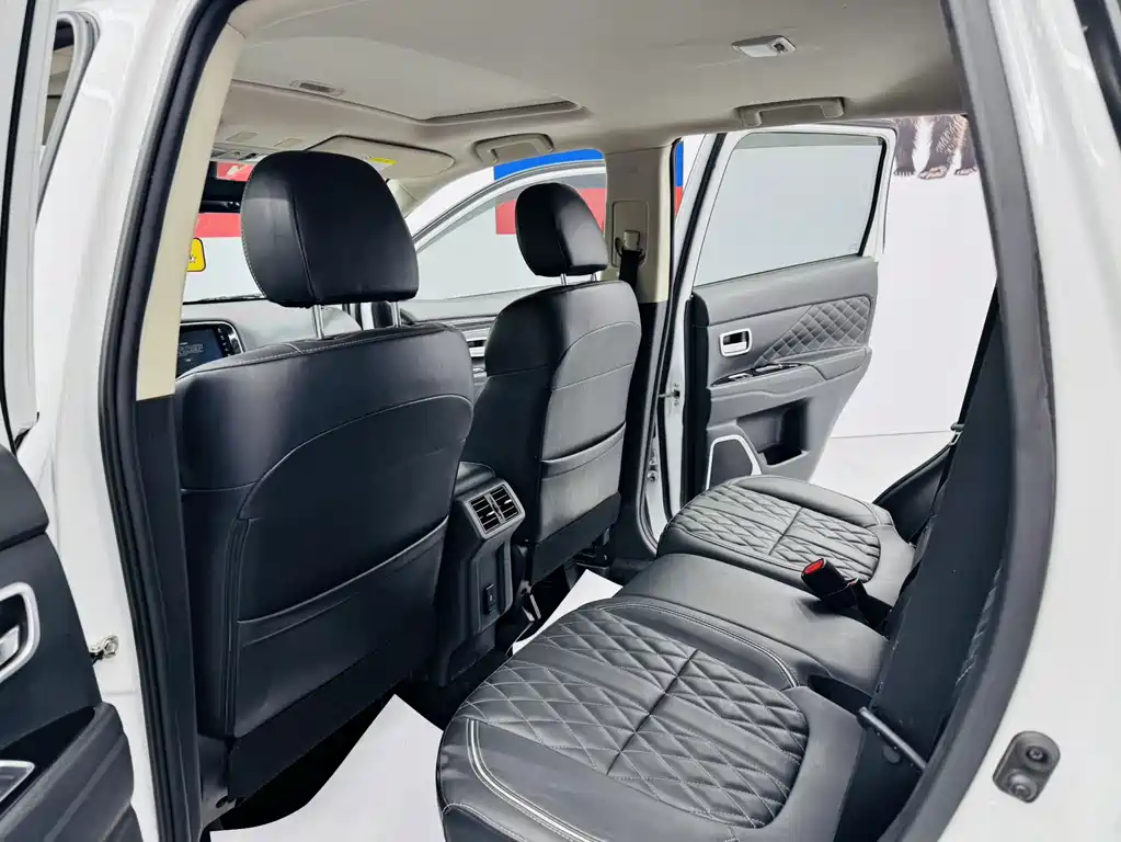 Mitsubishi Outlander — миниатюра 7