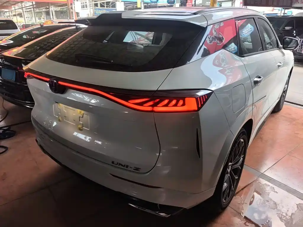 Changan UNI-Z New Energy — миниатюра 7