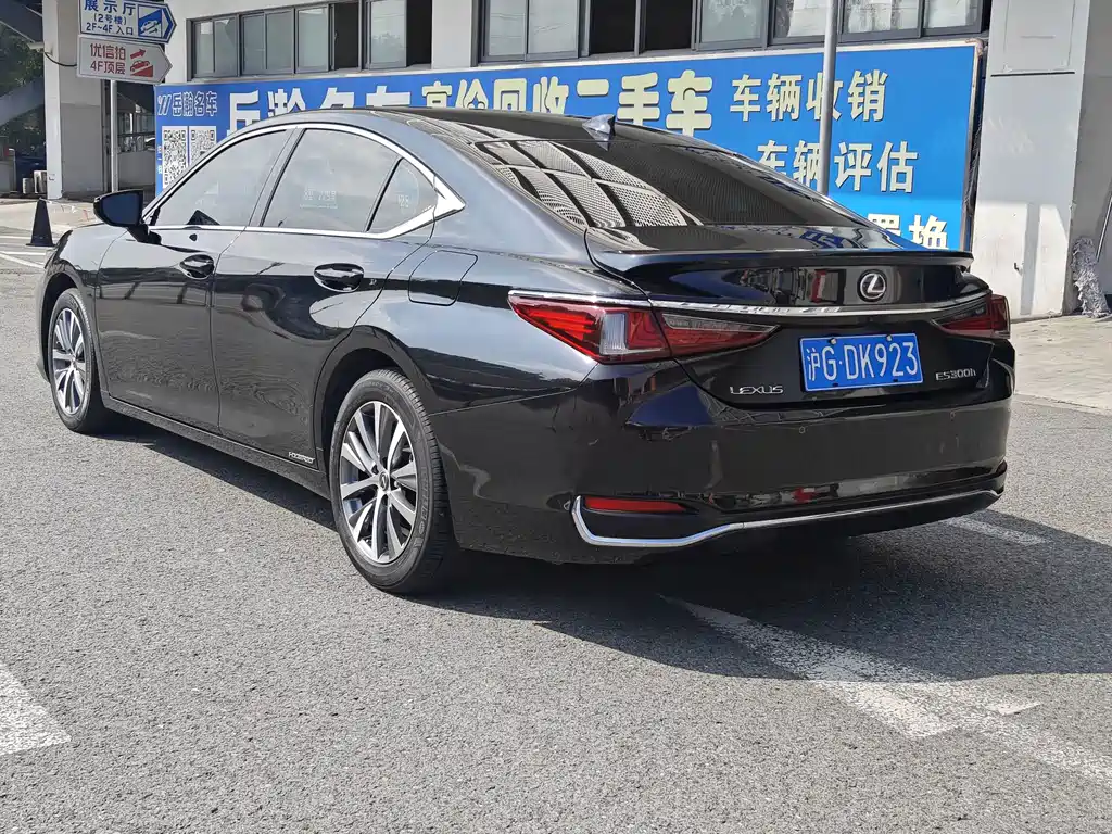 Lexus ES — миниатюра 6