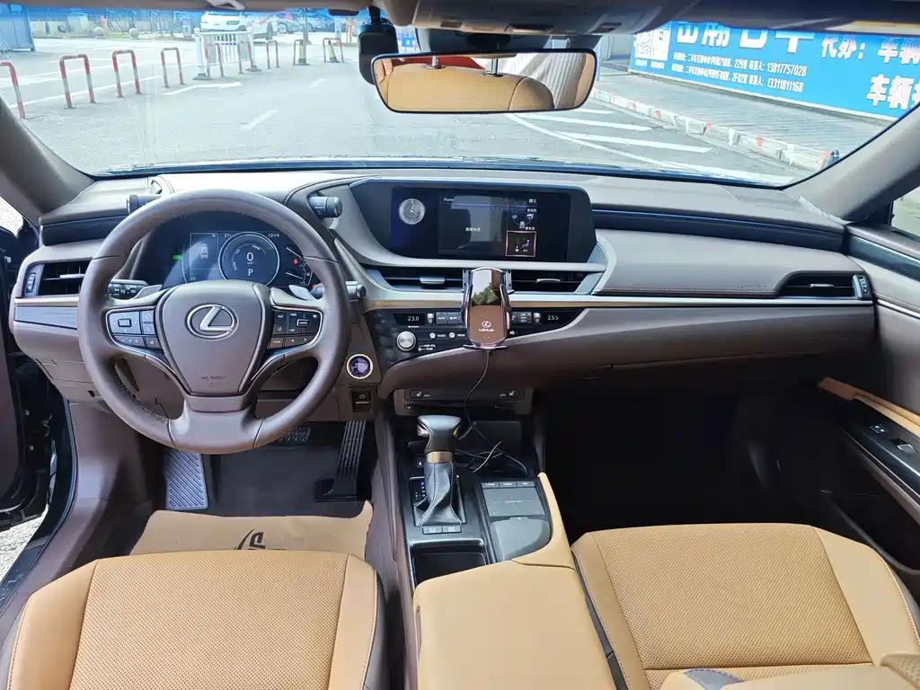 Lexus ES — миниатюра 11