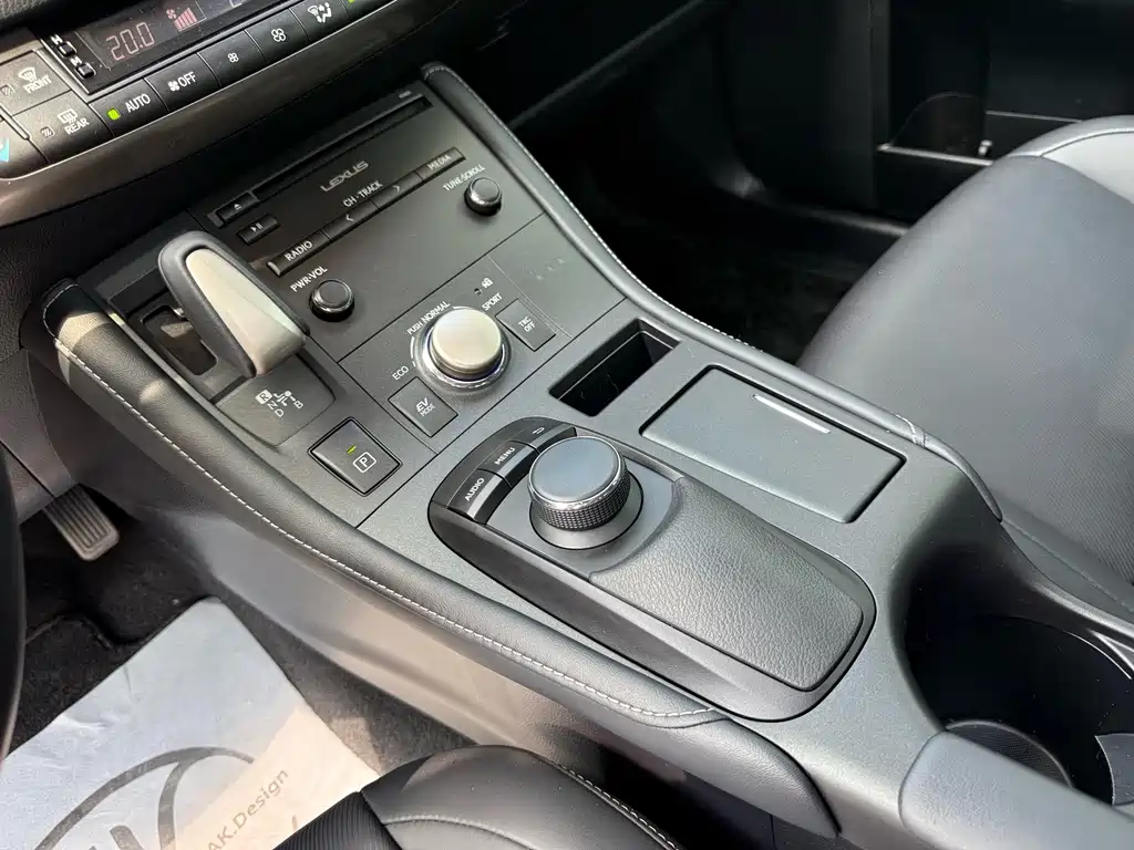 Lexus CT — миниатюра 14
