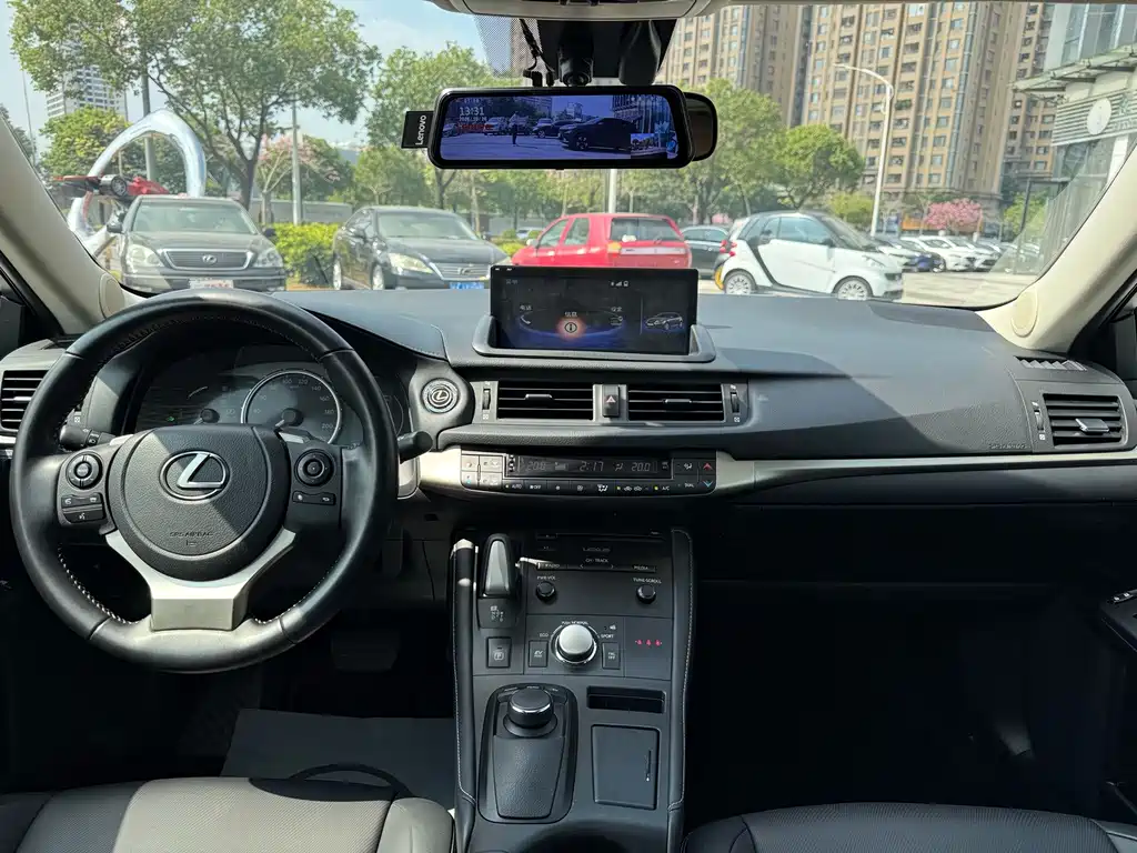 Lexus CT — миниатюра 11