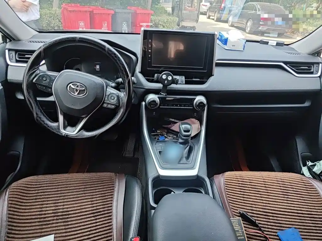 Toyota RAV4 — миниатюра 13