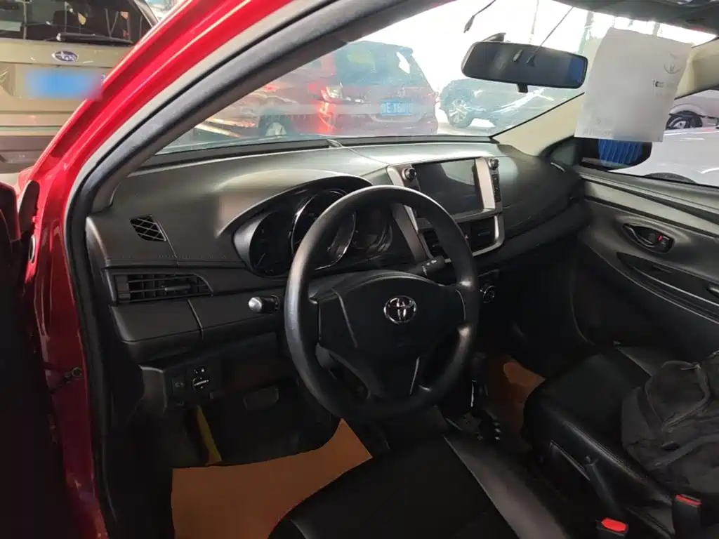 Toyota Yaris L — миниатюра 10