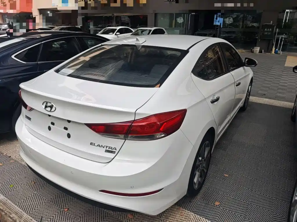 Hyundai Elantra — миниатюра 7