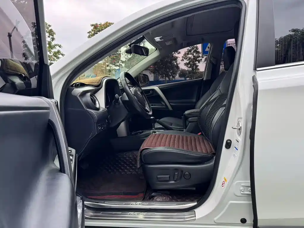 Toyota RAV4 — миниатюра 12