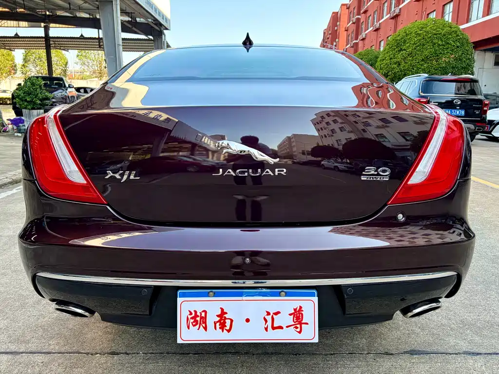 Jaguar XJ — миниатюра 18