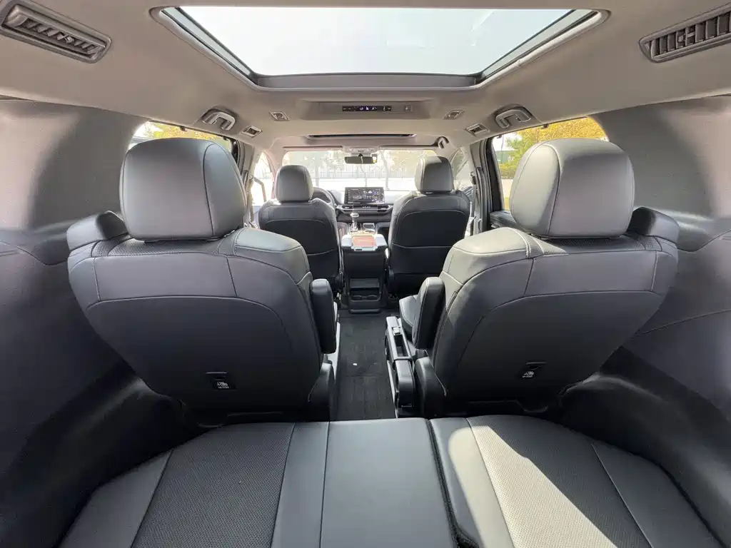 Toyota Granvia — миниатюра 13