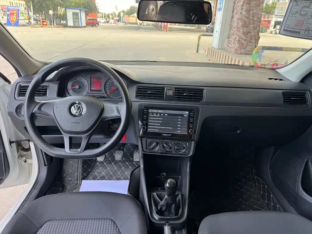 Volkswagen Santana — миниатюра 12