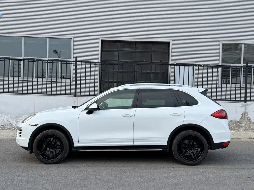 Porsche Cayenne 2014 Cayenne Platinum Edition 3.0T