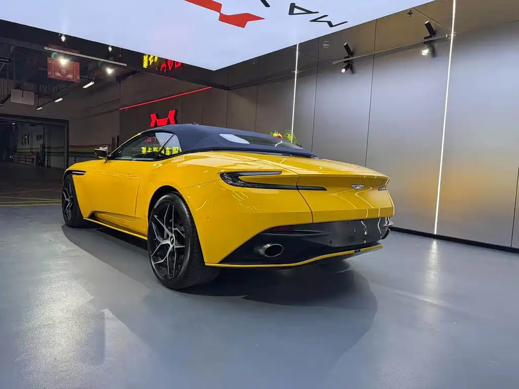 Aston Martin DB11 — миниатюра 8
