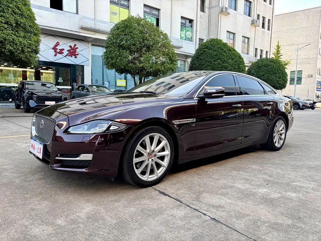 Jaguar XJ