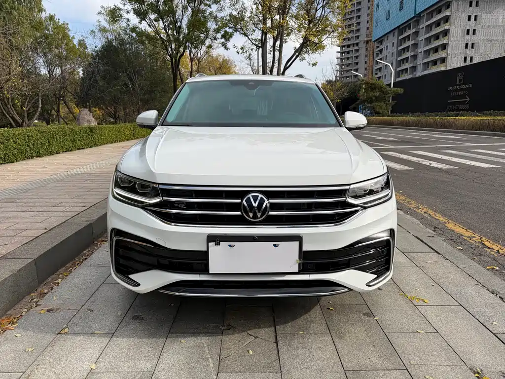 Volkswagen Tiguan L — миниатюра 2