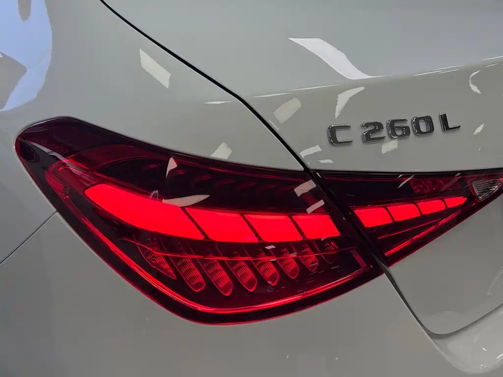 Mercedes-Benz C-Class — миниатюра 14