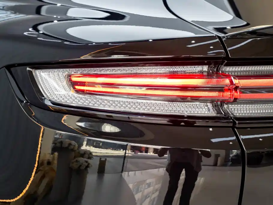 Porsche Cayenne — миниатюра 9