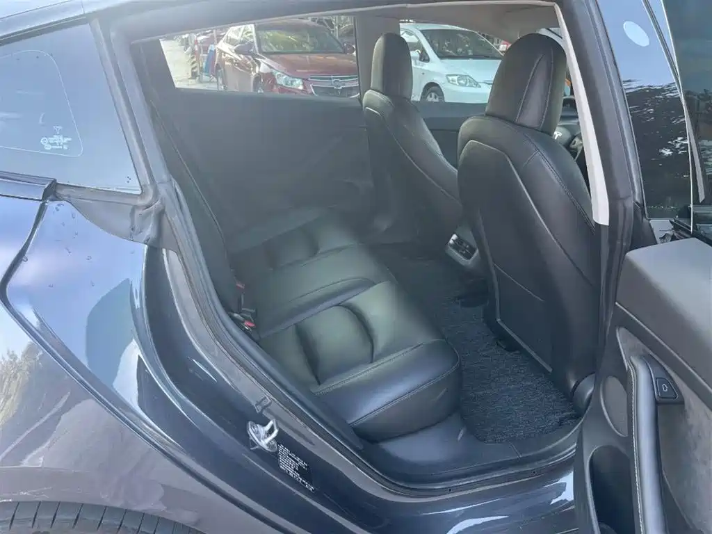 Tesla Model 3 — миниатюра 13
