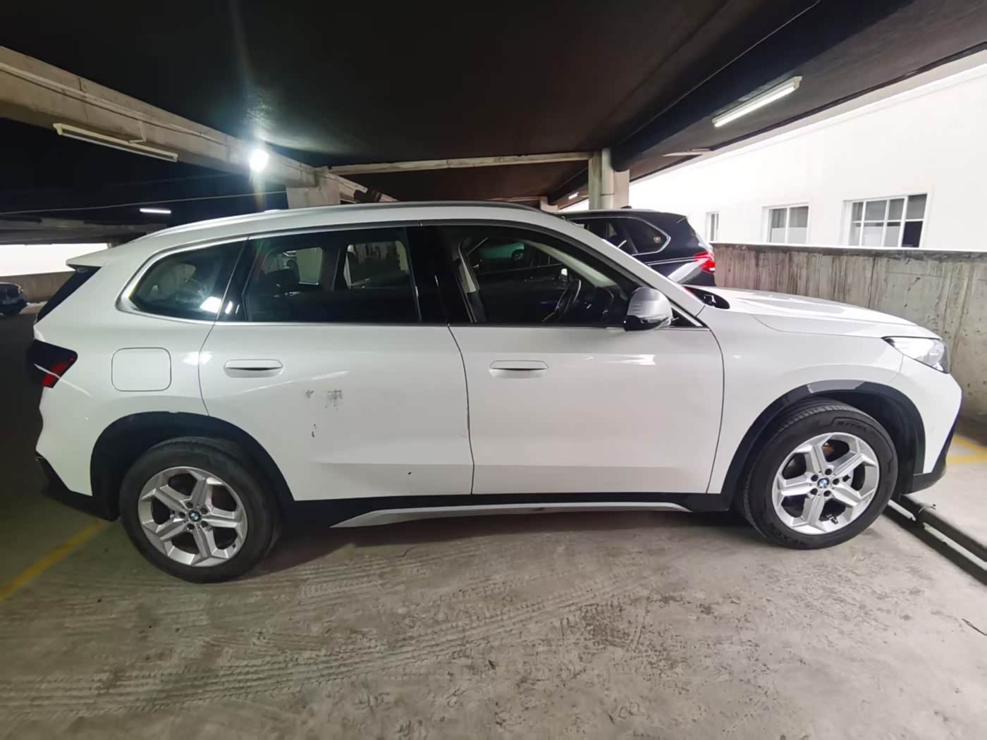 BMW X1 1.5 л 2023 г. Белый, пробег 40000 км