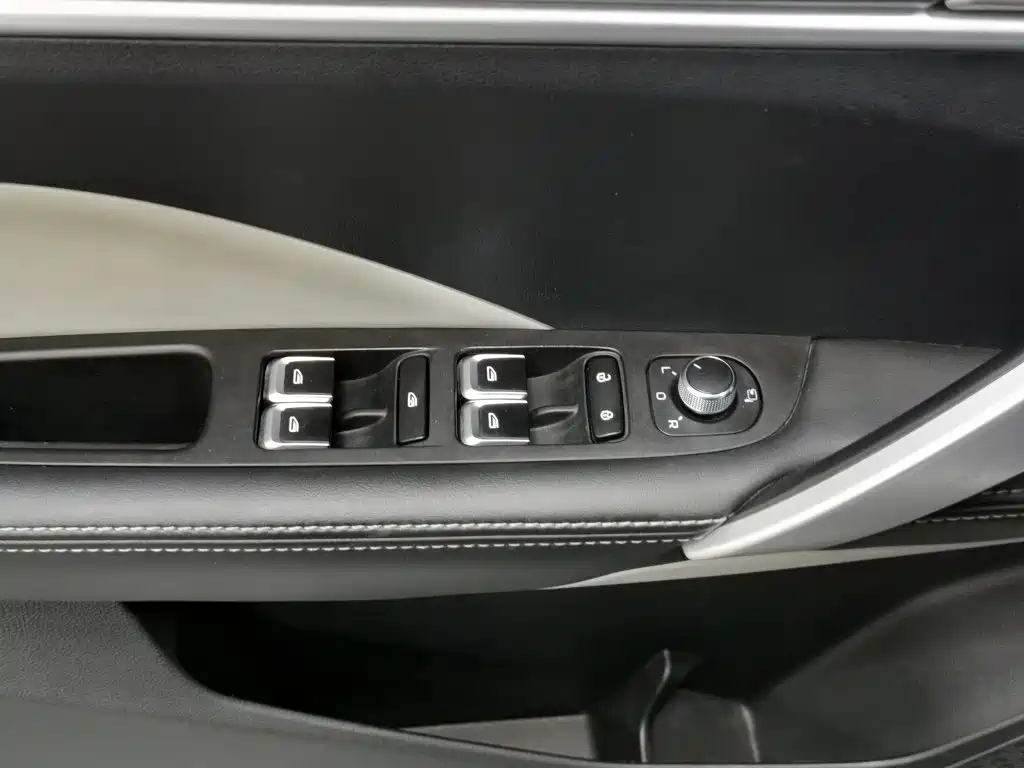 Geely Binyue — миниатюра 9