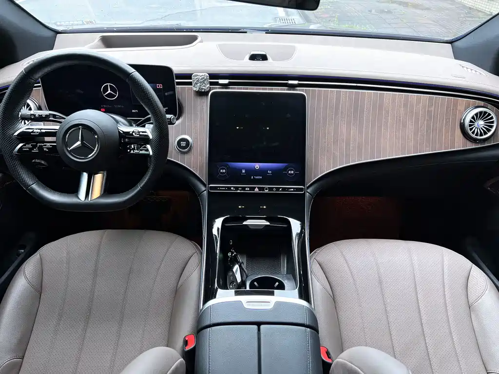 Mercedes-Benz EQE SUV — миниатюра 9
