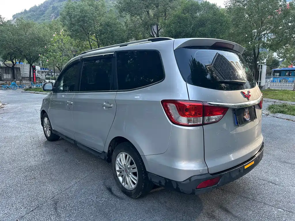 Wuling Hongguang — миниатюра 5
