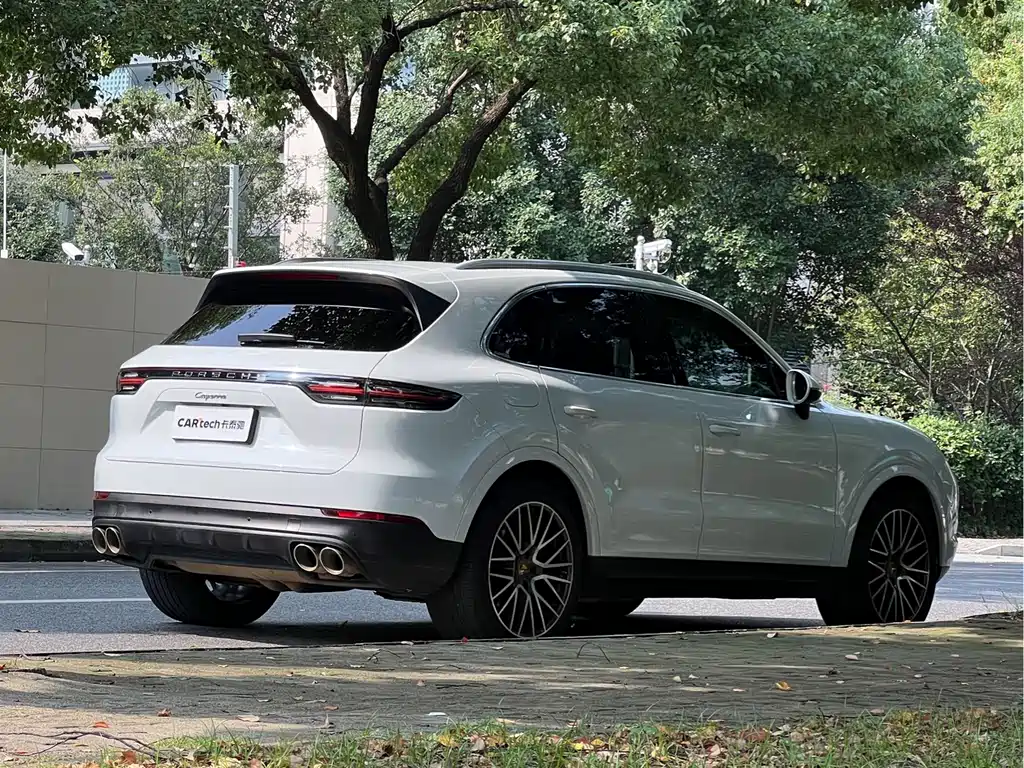 Porsche Cayenne — миниатюра 4