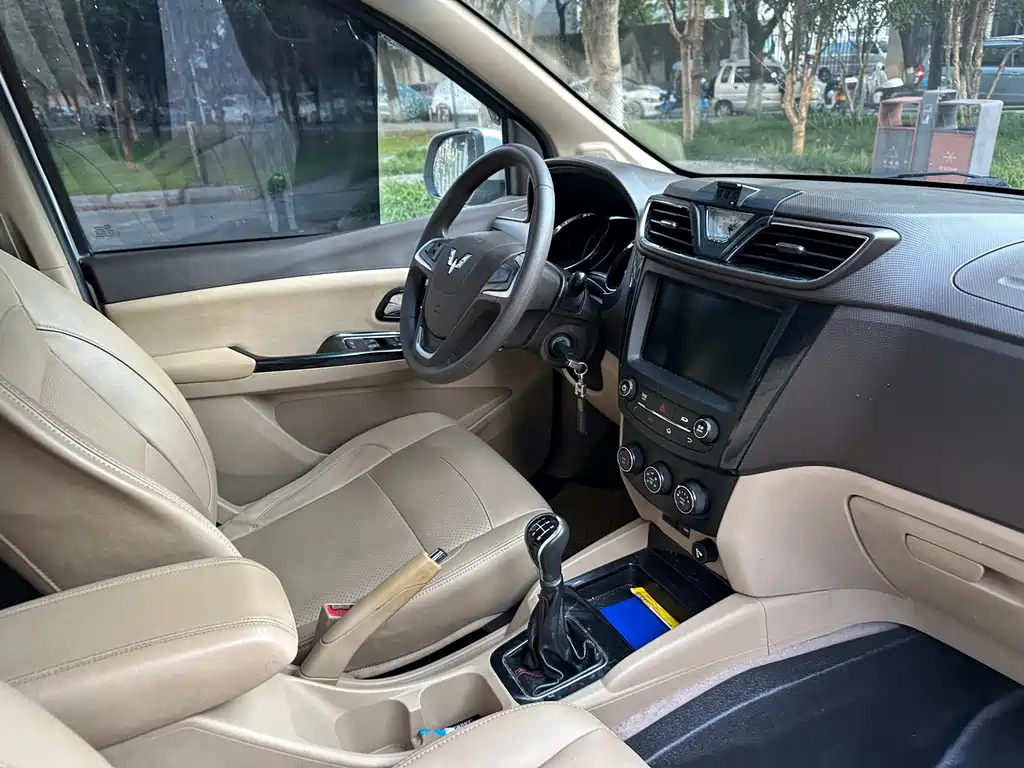 Wuling Hongguang — миниатюра 18