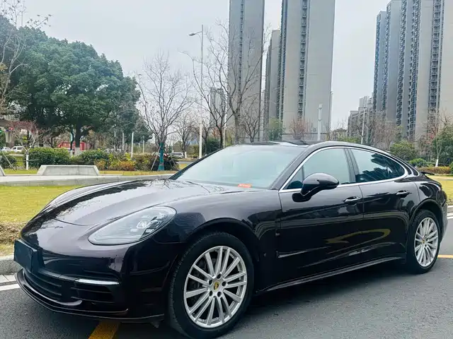 PORSCHE PANAMERA 2018