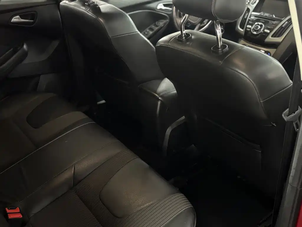 Ford Focus 2012 1.6L MT