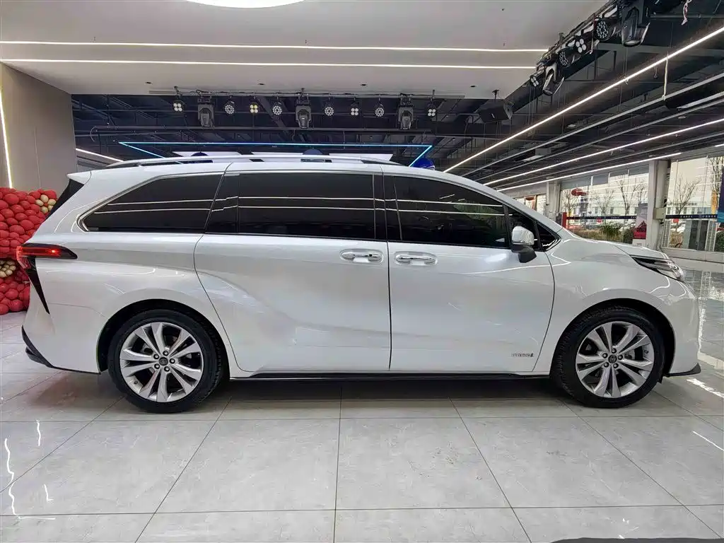 TOYOTA SIENNA