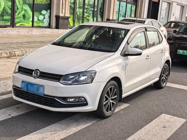 VOLKSWAGEN POLO