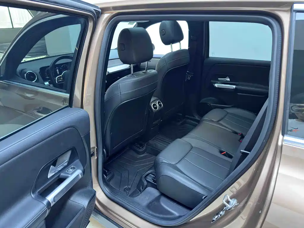 Mercedes-Benz GLB — миниатюра 10