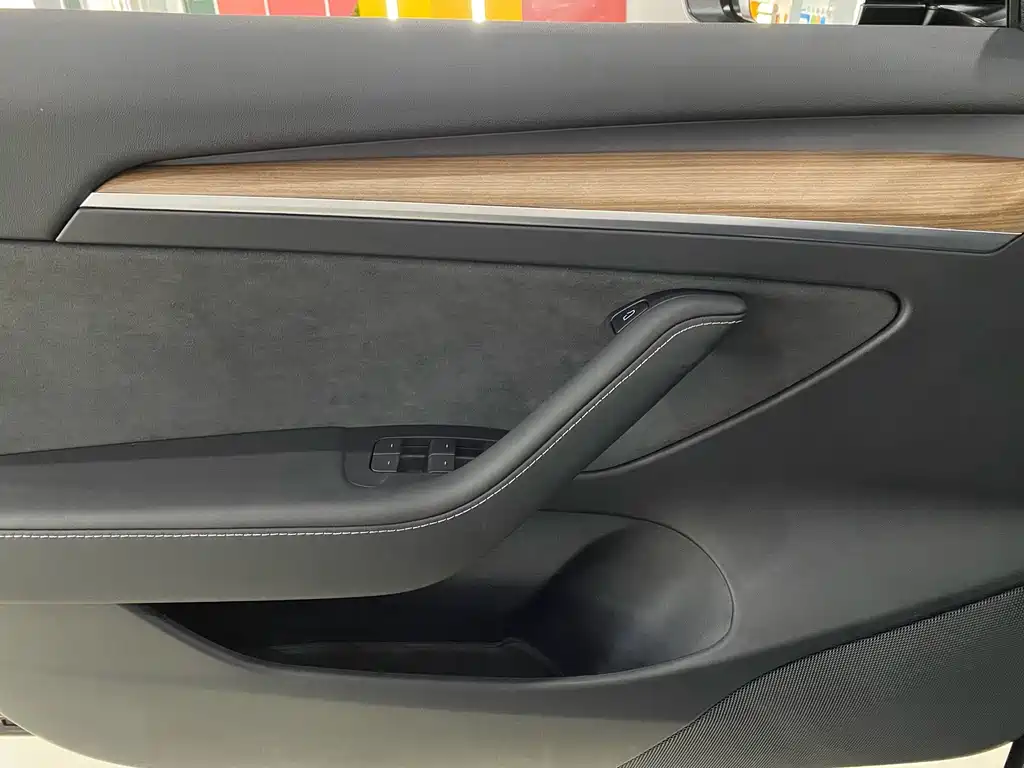 Tesla Model 3 — миниатюра 15