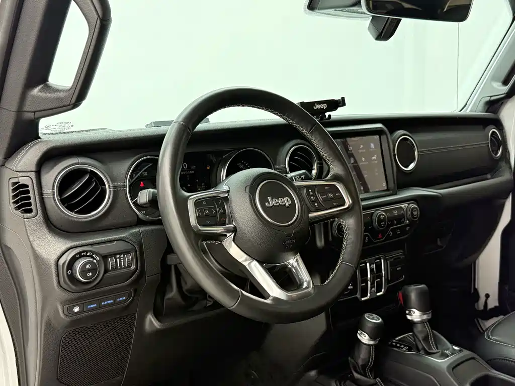 Jeep Wrangler PHEV — миниатюра 11