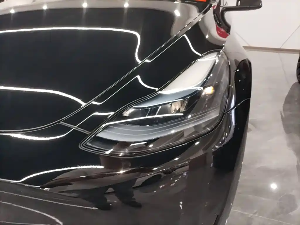 Tesla Model Y — миниатюра 24