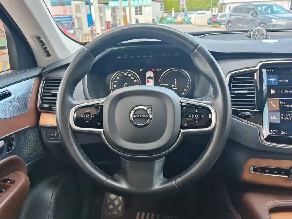Volvo XC90 PHEV — миниатюра 13