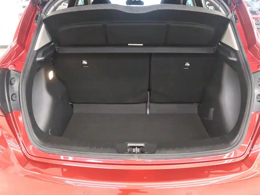 Nissan Tiida — миниатюра 17
